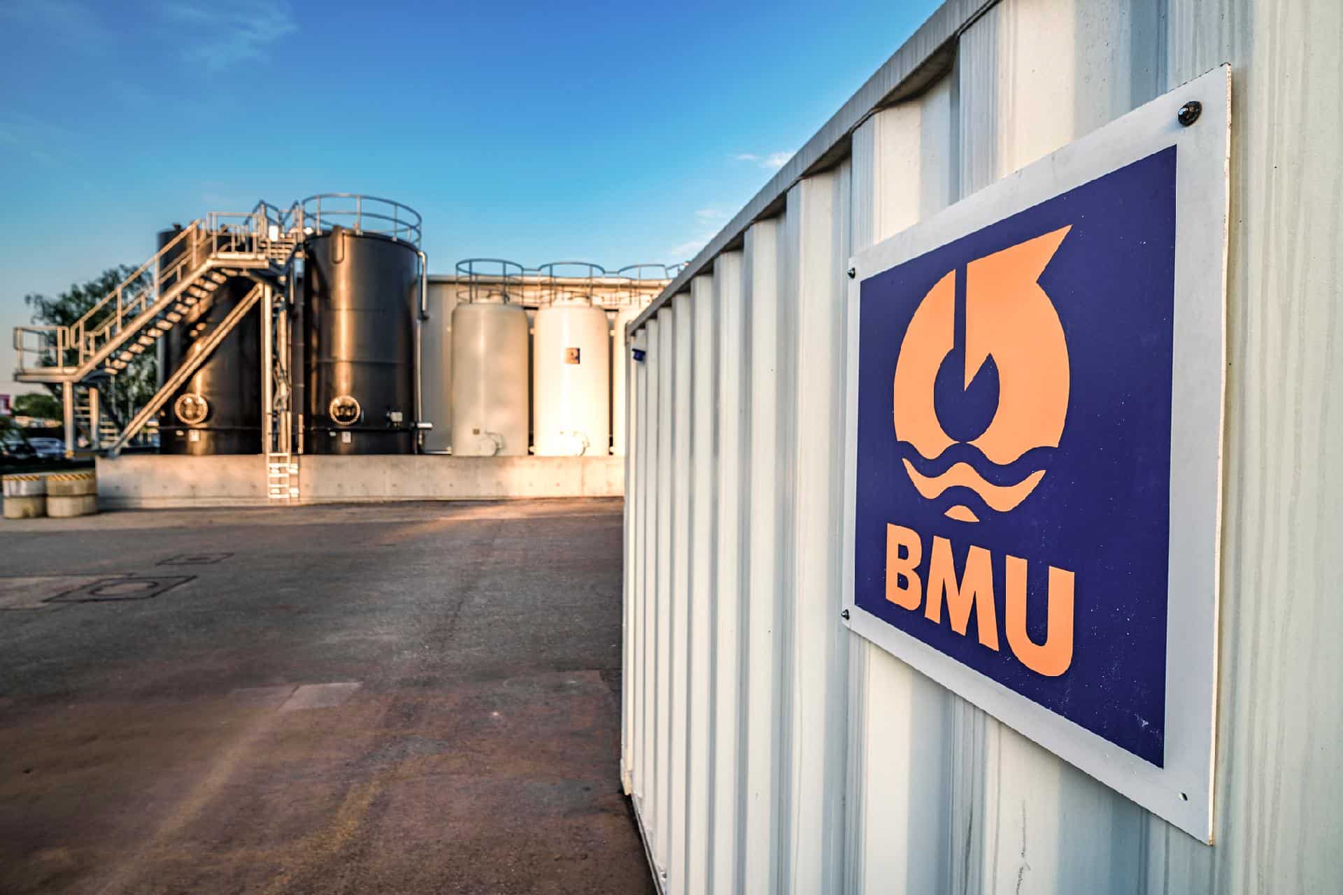 BAUER Resources GmbH: Schlammstapelbehälter und Wasseraktivkohlefilter WBA Hamburg