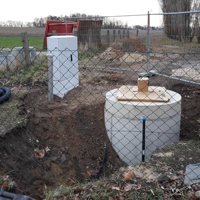 Errichtung der Pumpstation auf dem Gelände eines Sportvereins