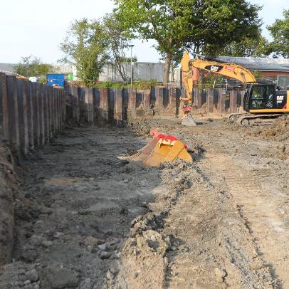Bauer Umwelt - excavation work behind the sheet piling